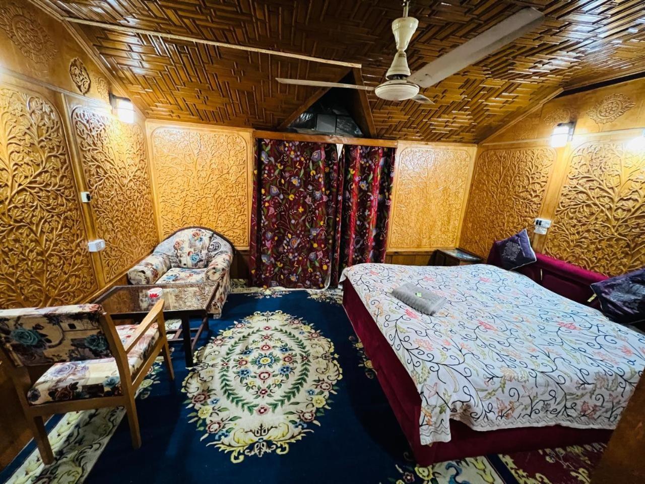 Houseboat Young Snow View Front Line Dal Lake Srinagar  Luaran gambar